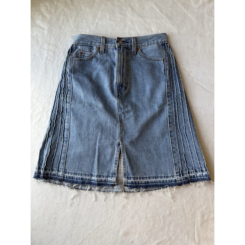 Levi’s Pleated Blue Jean Skirt Women’s Size XS